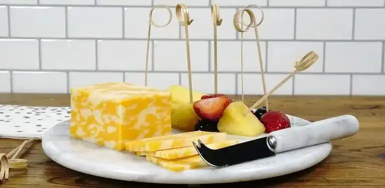 Are Handles Necessary on White Marble Cheese Boards?